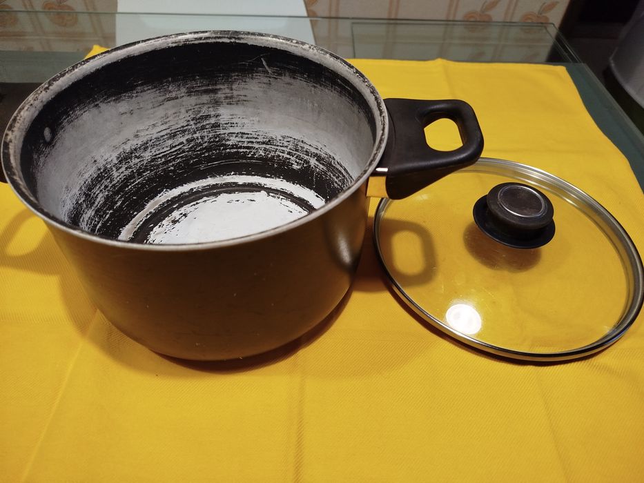 Pot in reasonable condition447346756143042562