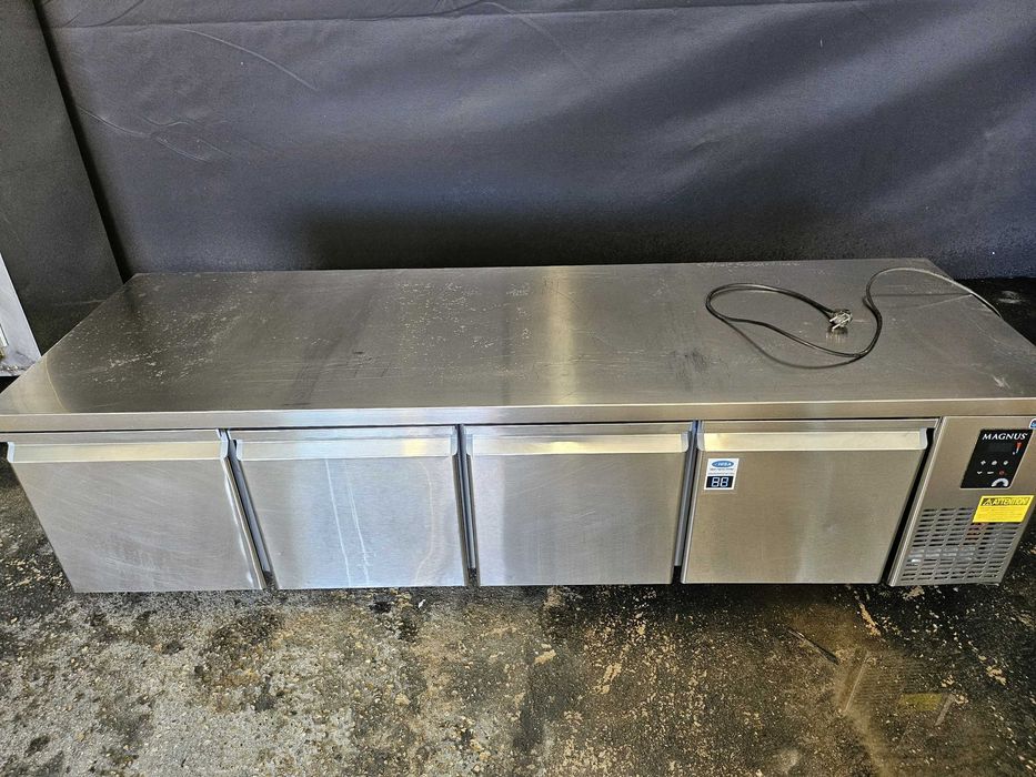 Bancada refrigerada com 4 gavetas