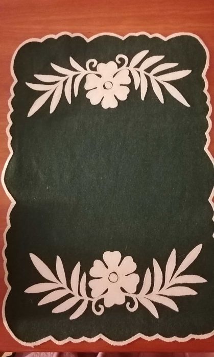 Pano de tabuleiro com aplicação em feltro