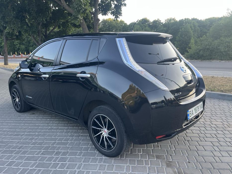 Нісан Ліф 2011 рік