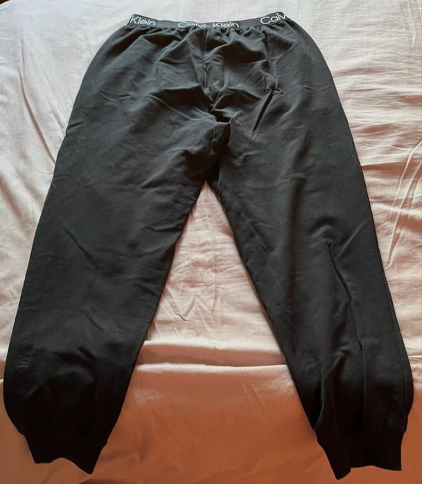 Vendo Pijama Calvin Klein. ( Não Baixa de Preço ).