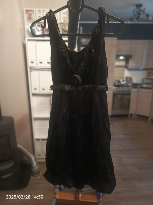 Czarna sukienka tunika połysk koronka