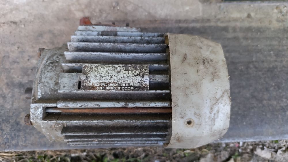 Эл.двиг МП-100с 27В.,эл.генератор 3000Вт 27В 100А ,эл.двиг 400Вт*3000