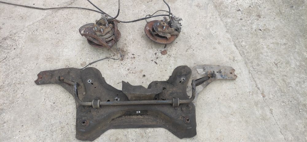 Балка Рено трафік 2 Опель віваро 2 підрамник Renault Traffic Vivaro