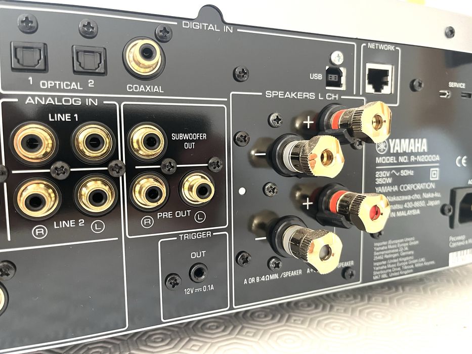 Yamaha R-N2000A Network HiFi Receiver