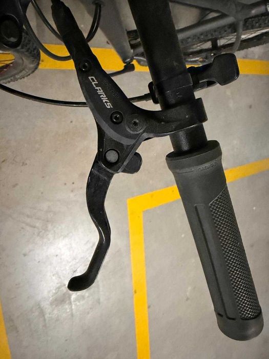 Bicicleta btt cube nova