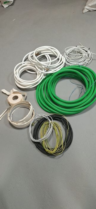 Resto de material de construção,  eletricidade, ripados...