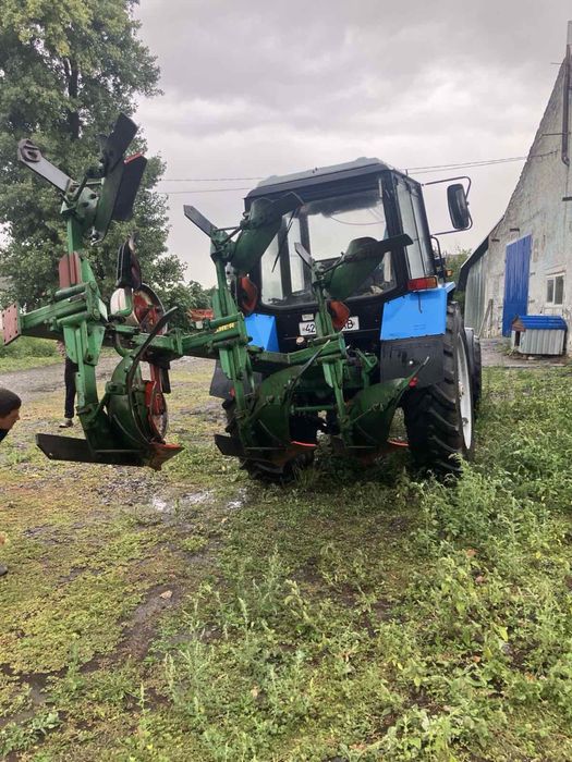 Продам плуг оборотний трьох корпусний