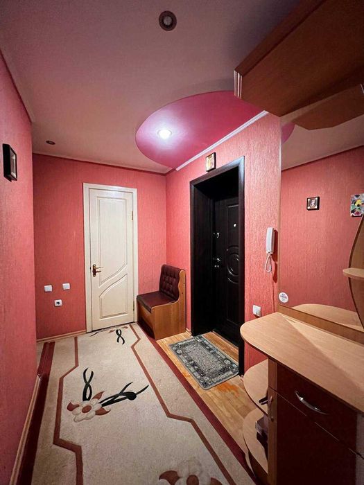 Продам 2-кімнатну квартиру в центрі міста — 54 м², меблі та техніка залишаються