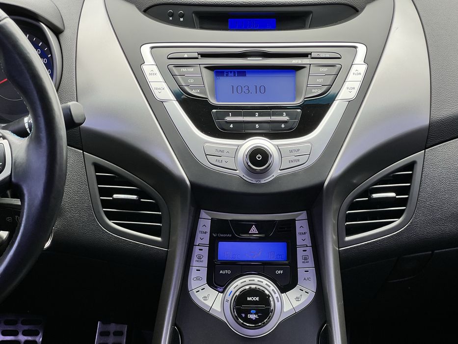 Hyundai Elantra 2012 рік 1.8 бенз/газ