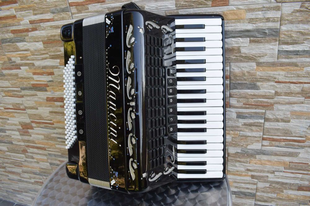 Acordeao Mancini 3 voz 96 baixos