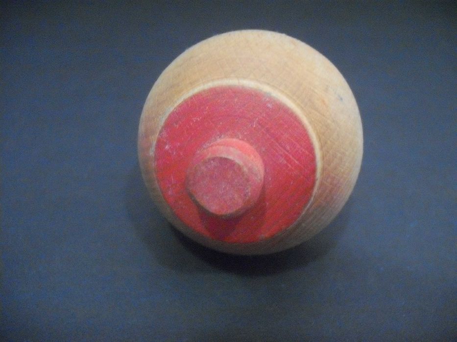 Pião antigo em madeira - brincado - anos 50/60