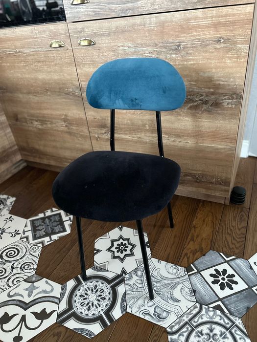 Sprzedam 6 krzeseł Plum