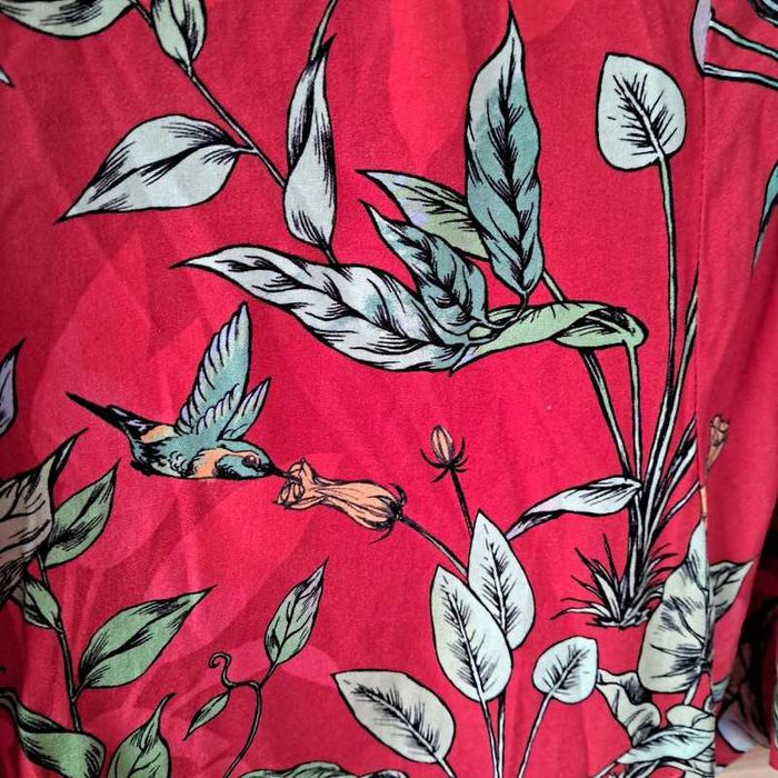 Nowa damska czerwona bluzka 100% wiskoza kwiaty ptaki Medicine 36 S