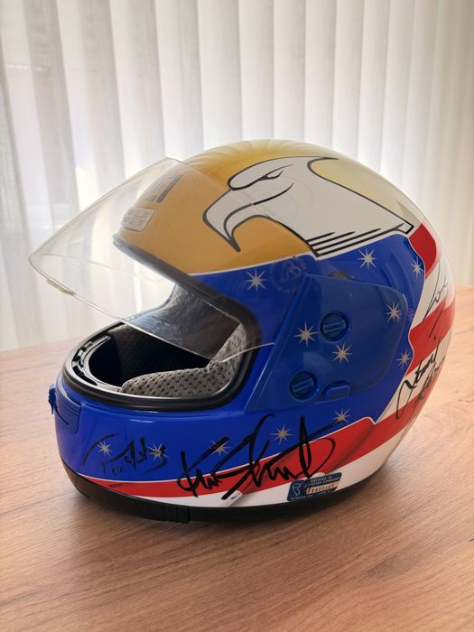 Capacetes Arai e Shoei