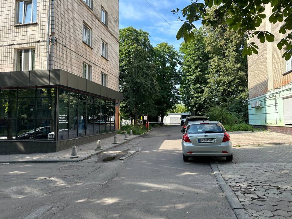 Оренда під склад або під гараж в центрі міста.