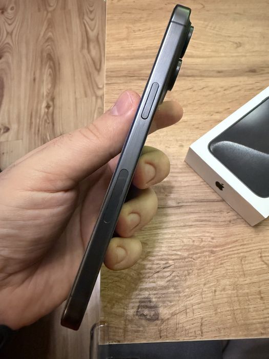 idealny iphone 15 pro max wersja e-sim 256gb black + 3 case