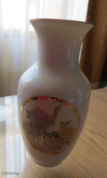 Jarra Japonesa, Porcelana,  Certificada, pintada e orlada ouro Anos 40