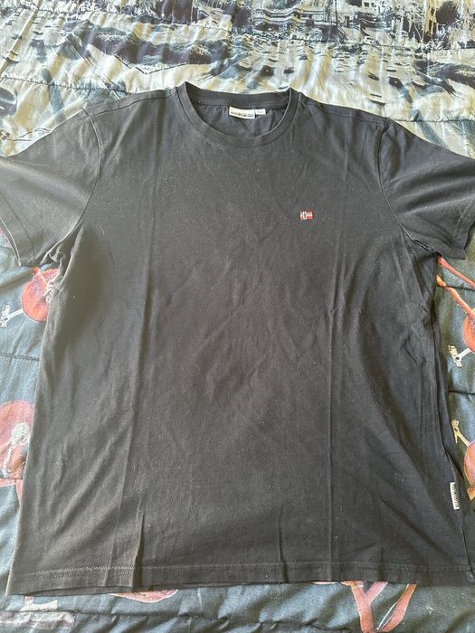 Tshirt preta da Napajiri