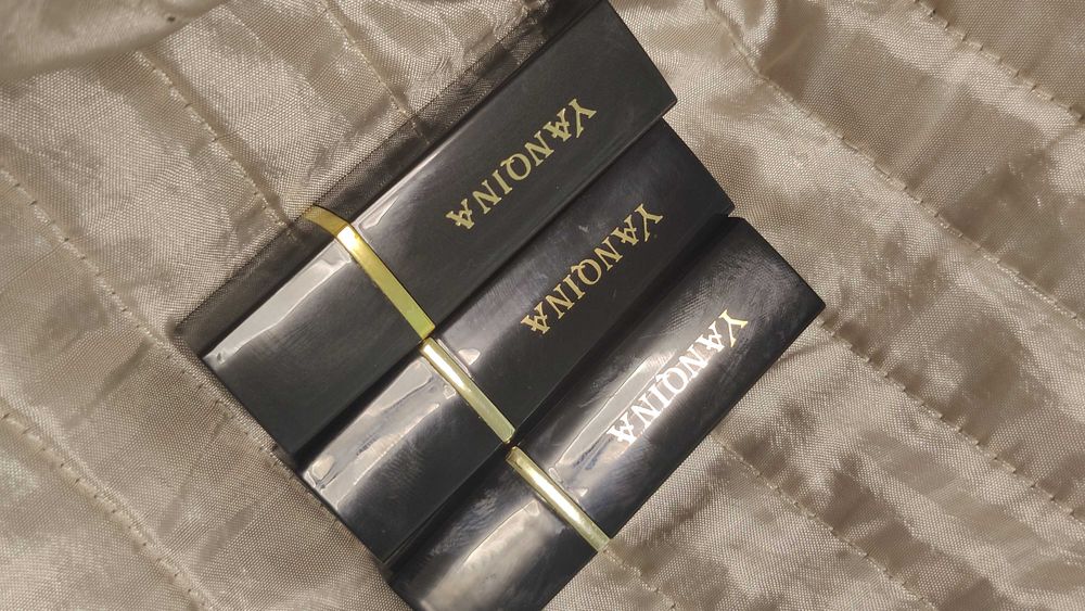 Цена за Три 3 Штуки Новых Помады Каротиновых YANQINA Разные цвета