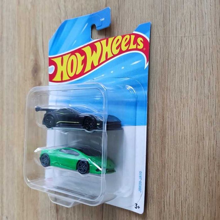 Hot Wheels pack Aston Martin Vulcan + Lamborghini Huracan
