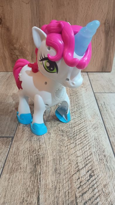 Interaktywny jednorożec Dragon-i Toys