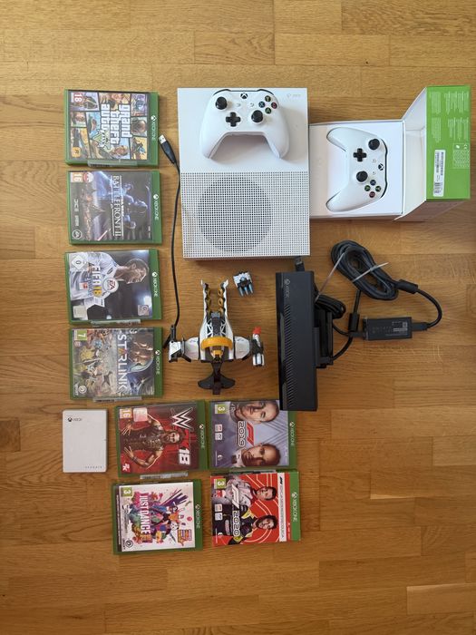 Xbox One S + Kinect + 2 pady + 8 gier + okablowanie — zestaw startowy