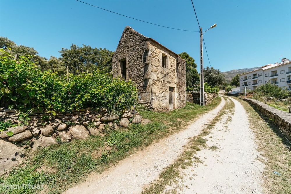 Terreno com ruina / Covilhã, Serra da Estrela