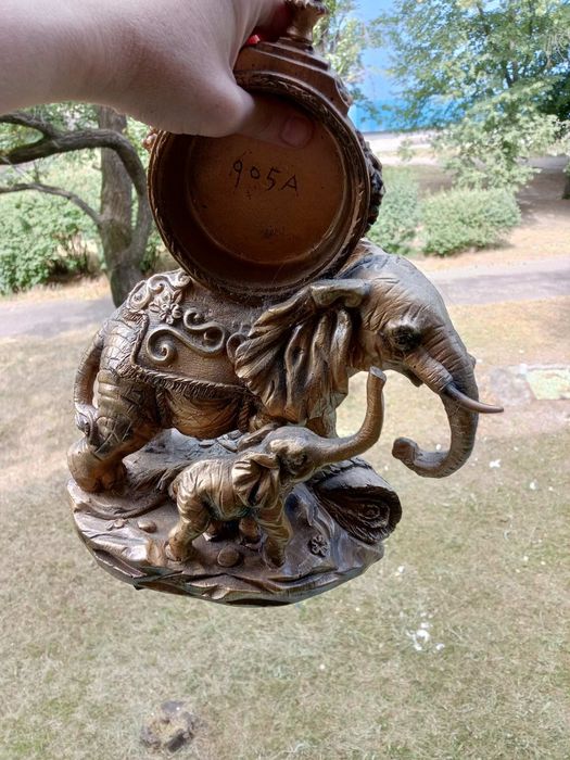 Часы слон настольные..