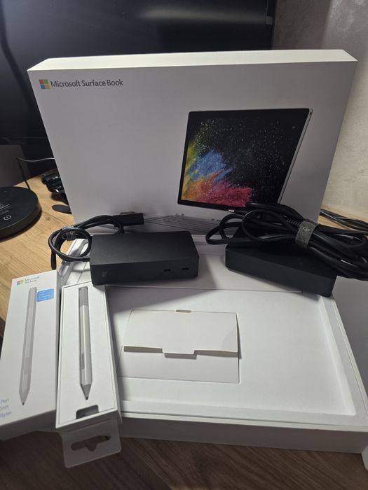 Microsoft Surface Book 2 , 8/256 gb