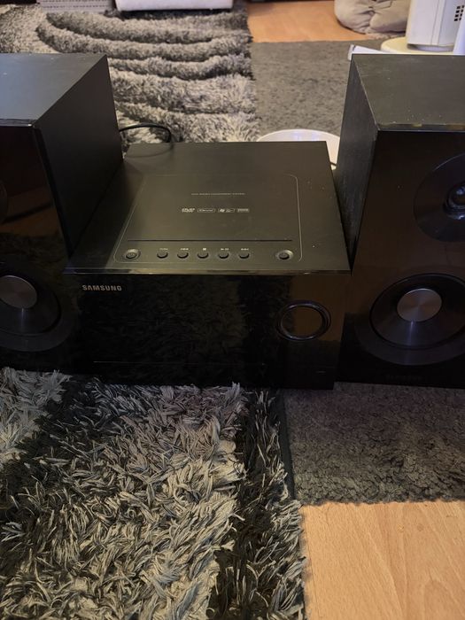 Wieża Samsung MM-C330 z kol CD USB. mp-3 AUX RDS
