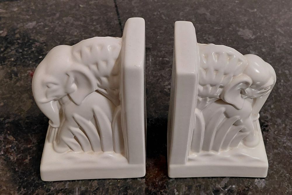 Serra-livros elefantes Sacavém não marcados