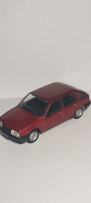 Samochodzik auto PRL-U IŻ 2126 skala 1/43 DeAgostini