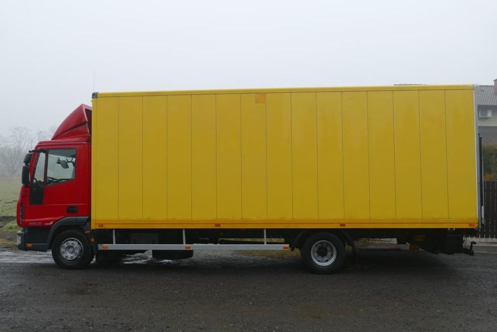Transport ciężarowy,ciężarówka z windą,winda,ton,solówki,ciężki,drogow