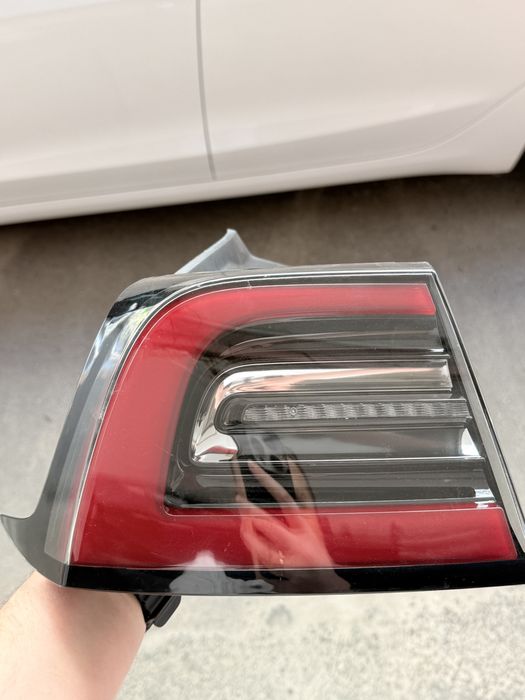 Задні ліхтарі Tesla 3 USA L R Тесла 3