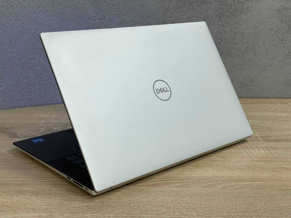 Dell XPS 15 9520- OLED 4K/ RTX 3050/ I7-12700H/ 16gb DDR5/ 1Tb SSD