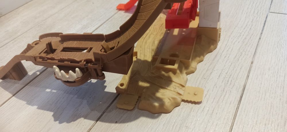 Трек Hot Wheels BGK04 , Безумный спуск из серии Томас и друзья Fish