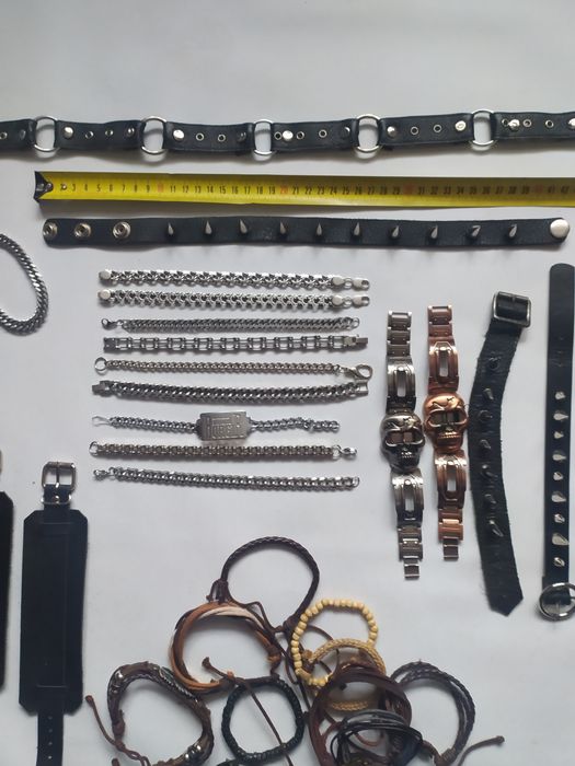 Браслети з шипами різної сталі