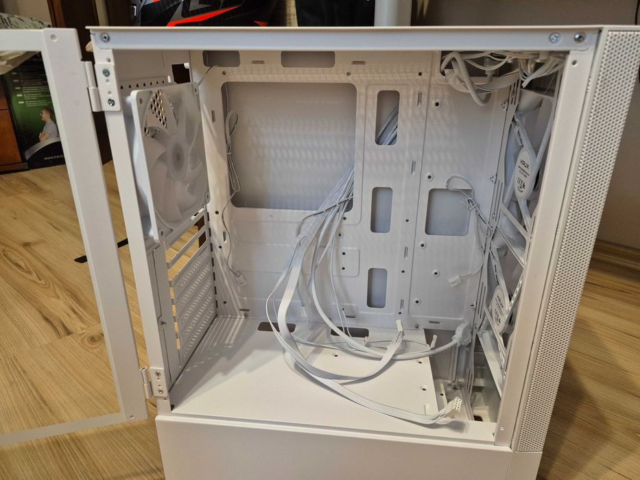 Obudowa KRUX Vako White RGB