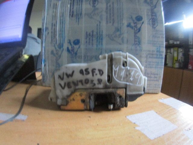 Fechadura / fecho porta frente direito VOLKSWAGEN Vento (1H2)