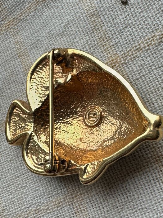 Piękna broszka „rybka” z emalią – Zepter (Fish Brooch).