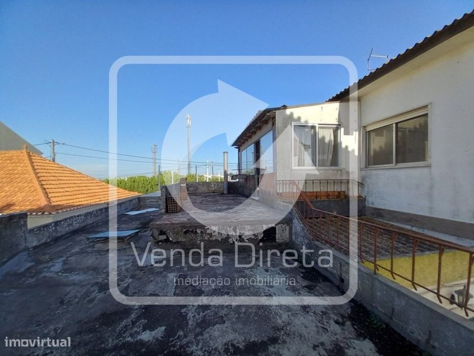 Moradia Bi-Familiar T2 + T3 - Venda conjunta de 2 frações autónomas...
