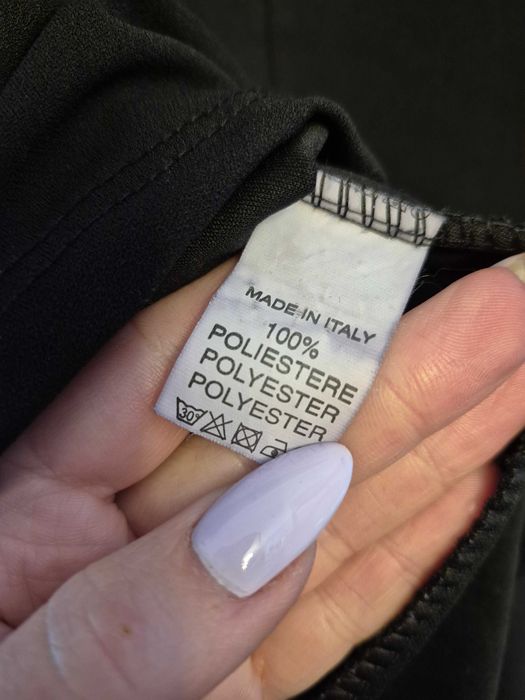 Bluzka z cekinami na rękawach