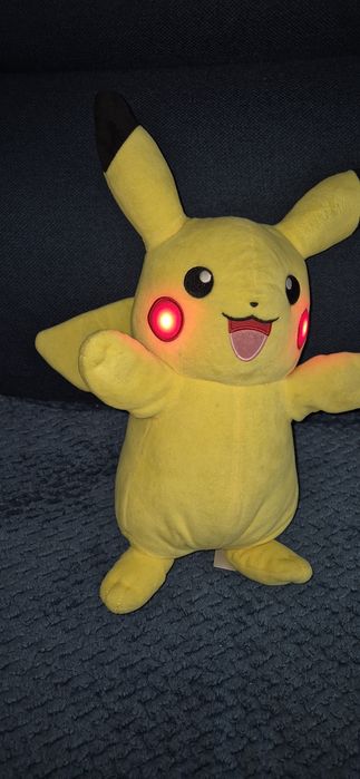 Duza maskotka swieCaca grajaca pokemon PIKATCHU 35CM