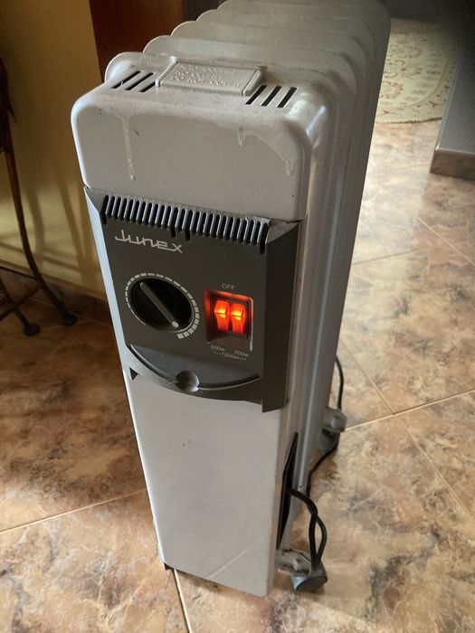 Aquecedor Junex em bom estado de funcionamento
