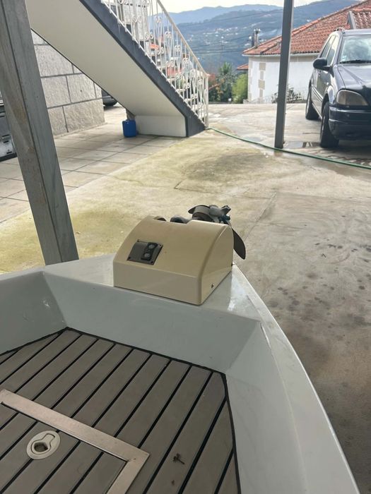 BARCO DE PESCA E RECREIO + Yamaha 20 CV + Atrelado Legalizado