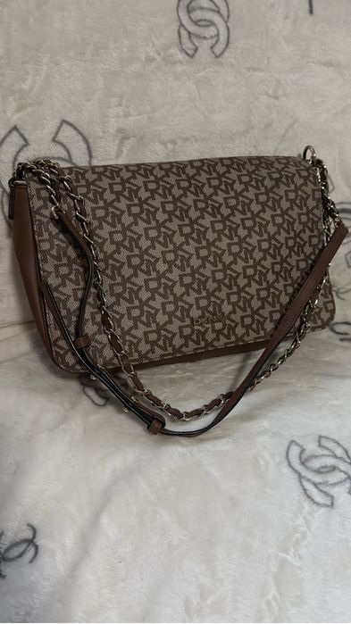 DKNY monogramowa torebka