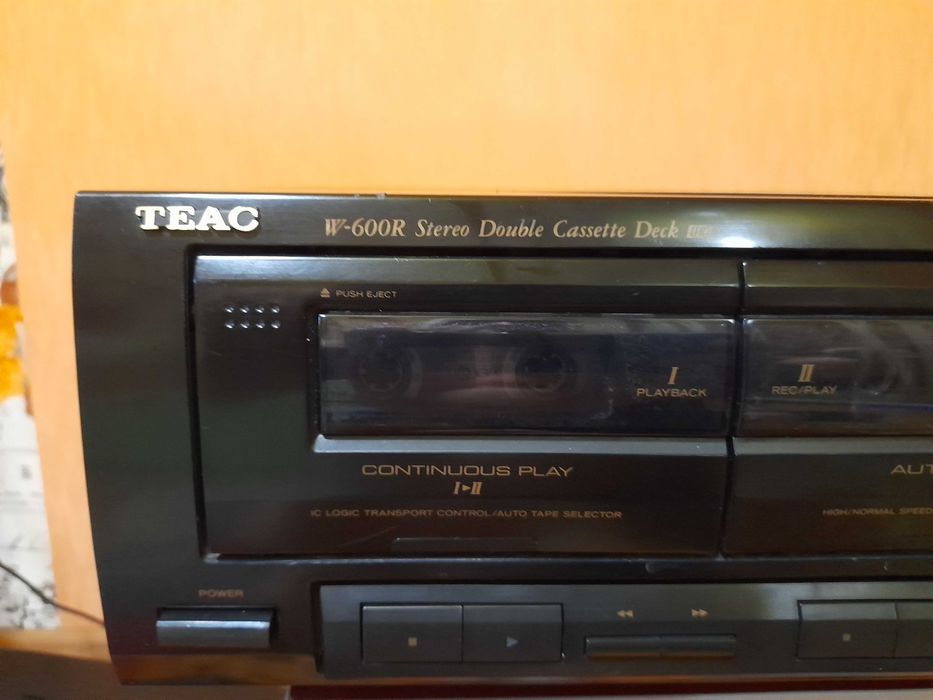 Teac w-600r дека