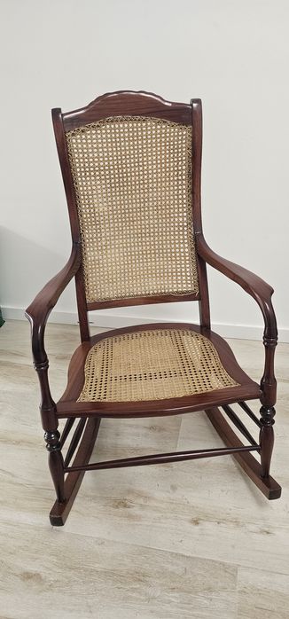 Cadeira de baloiço com palhinha