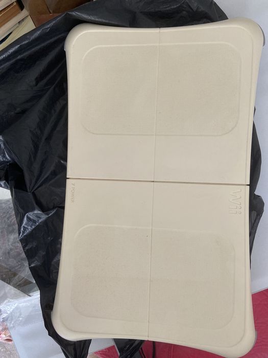 Wii Fit Black + Balance Board + Game + Controllers and Sensor64172206436354123